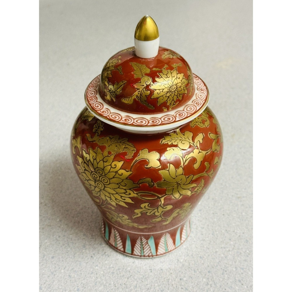 Vintage Gold Imari Porcelain Ginger Jar Vase Lid Japanese Japan Red Floral 7"